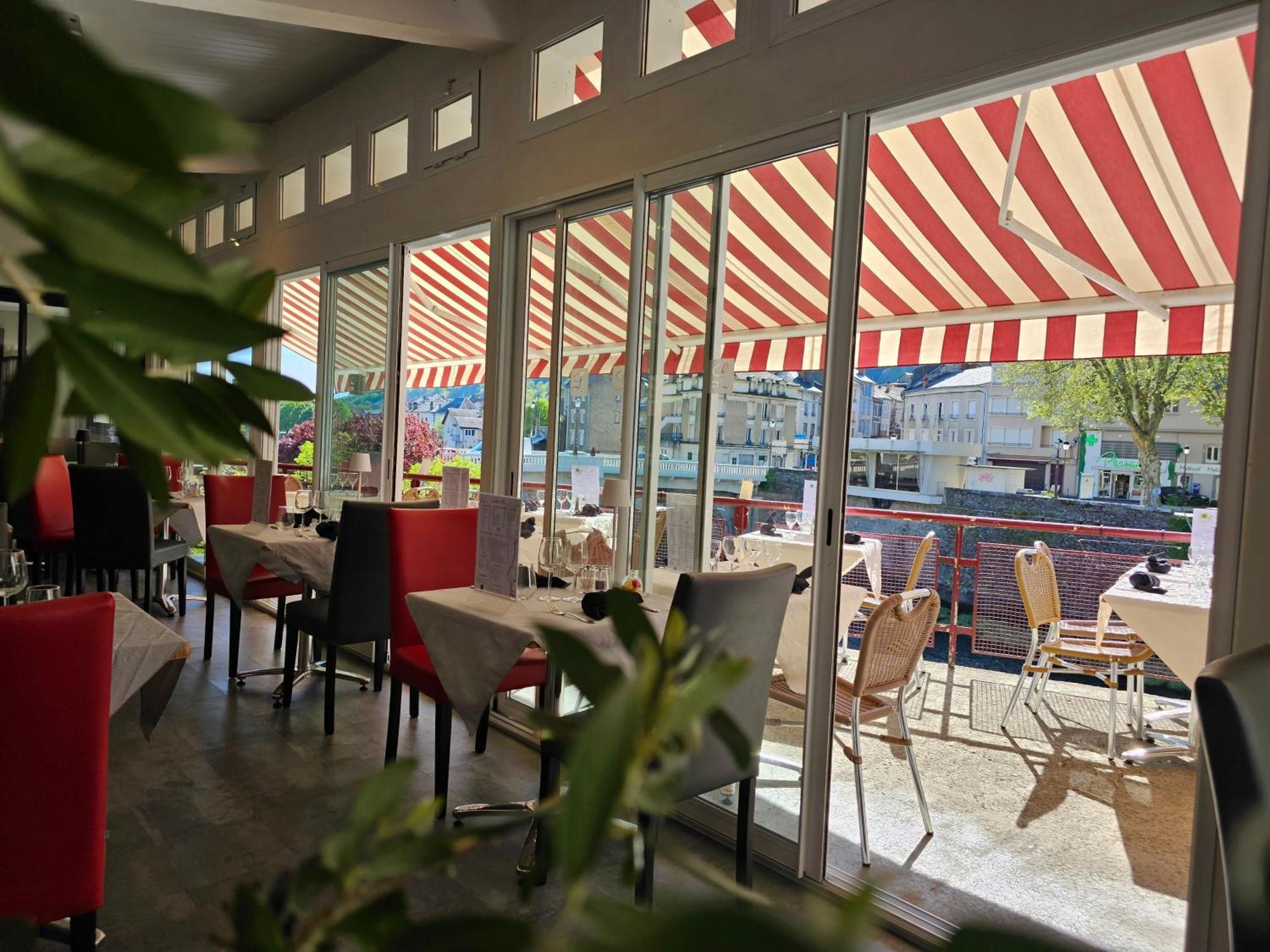 Logis Central Hotel - Restaurant & Spa Bort-les-Orgues Esterno foto